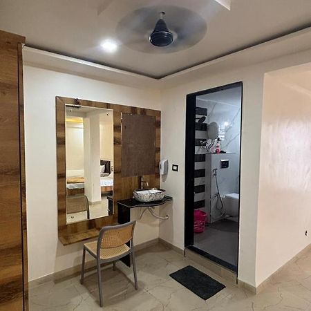 Royal Pure Veg Restaurant And Lodging Hotel Ambegaon ภายนอก รูปภาพ