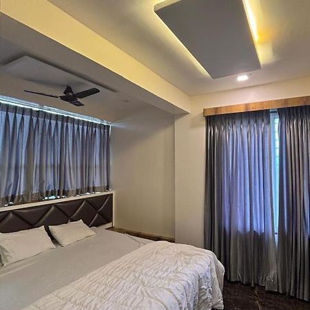 Royal Pure Veg Restaurant And Lodging Hotel Ambegaon ภายนอก รูปภาพ