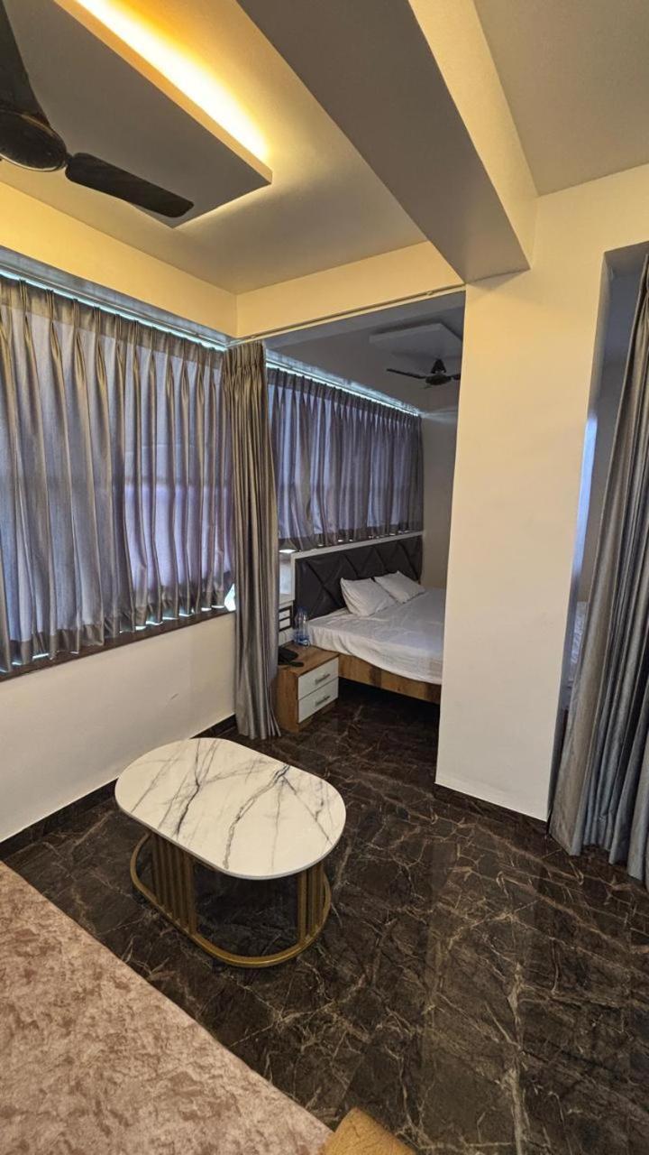 Royal Pure Veg Restaurant And Lodging Hotel Ambegaon ภายนอก รูปภาพ